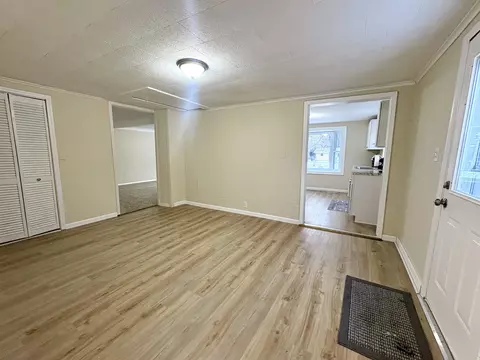 Living - 3200 Amelia, Flushing, MI 48433 photo 2 of 11