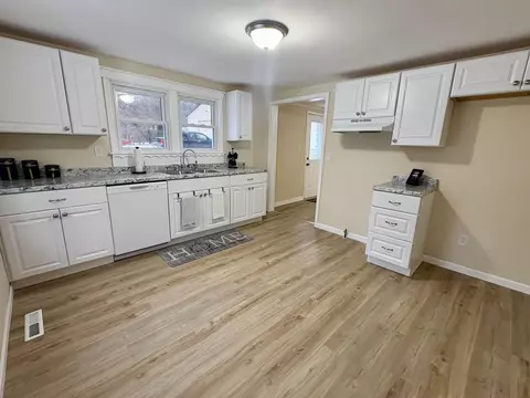 Kitchen - 3200 Amelia, Flushing, MI 48433 photo 2 of 3
