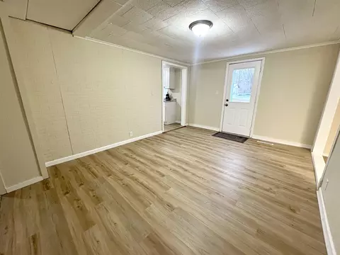 Living - 3200 Amelia, Flushing, MI 48433 photo 3 of 11