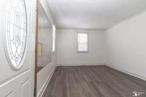 Living - 35247 Currier, Wayne, MI 48184 photo 1 of 2