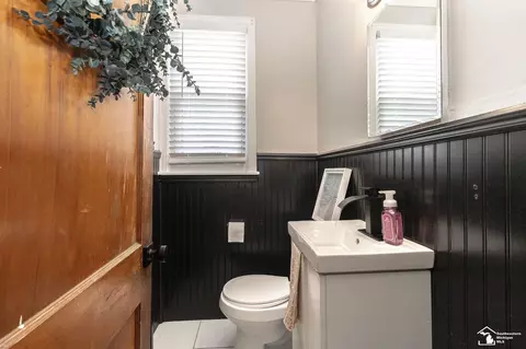 Bath - 35247 Currier, Wayne, MI 48184 photo 2 of 4