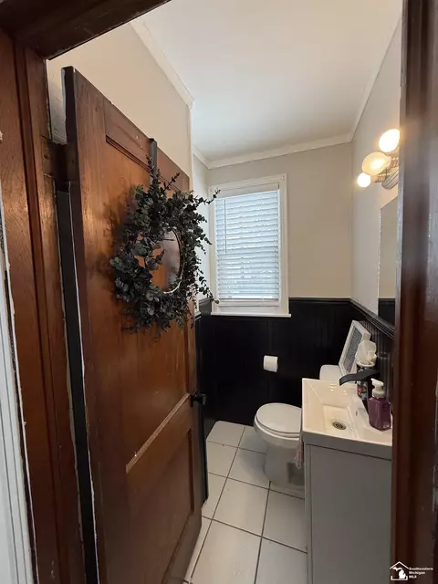 Bath - 35247 Currier, Wayne, MI 48184 photo 1 of 4