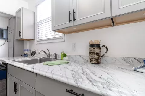 Kitchen - 35247 Currier, Wayne, MI 48184 photo 6 of 6