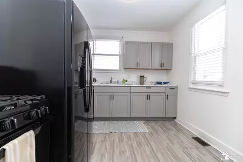 Kitchen - 35247 Currier, Wayne, MI 48184 photo 1 of 6