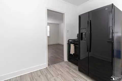Entry Way - 35247 Currier, Wayne, MI 48184 photo 1 of 1
