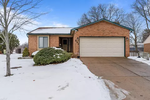 451 Sandehurst, Grand Blanc, MI 48439