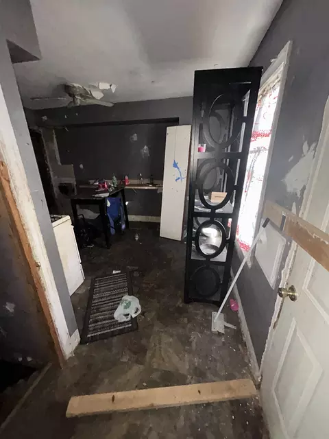 Entry Way - 2302 Copeman, Flint, MI 48504 photo 3 of 4