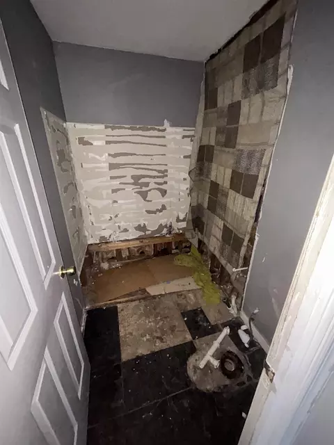 Bath - 2302 Copeman, Flint, MI 48504 photo 1 of 2