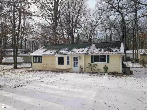 710 Lakeshore, Columbiaville, MI 48421
