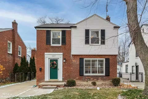19277 Raymond, Grosse Pointe Woods, MI 48236