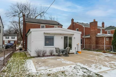 19277 Raymond, Grosse Pointe Woods, MI 48236 photo 32