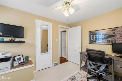 19277 Raymond, Grosse Pointe Woods, MI 48236 photo 26