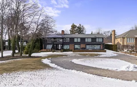 737 Lake Shr, Grosse Pointe Shores, MI 48236