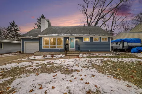 305 Sandy Rdg, Midland, MI 48640