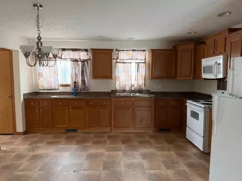 Kitchen - 8100 E Arnold Lk, Harrison, MI 48625 photo 1 of 2