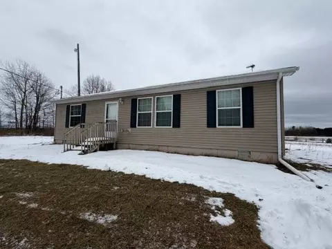 Exterior - 8100 E Arnold Lk, Harrison, MI 48625 photo 3 of 4