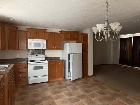 Kitchen - 8100 E Arnold Lk, Harrison, MI 48625 photo 2 of 2