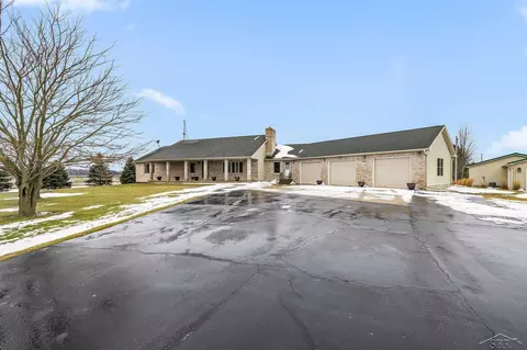 5949 N Mackinaw, Pinconning, MI 48650