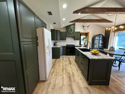 Kitchen - 908 Pheasant, Gladwin, MI 48624 photo 2 of 2