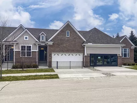 2209 Chase #101, Howell, MI 48855