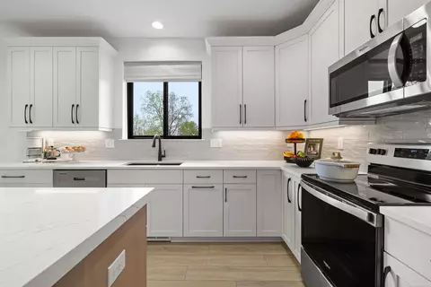 Kitchen - 17189 Stallman, Macomb, MI 48042 photo 3 of 4