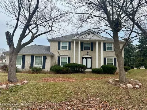 39020 E Royal Doulton, Clinton Township, MI 48038