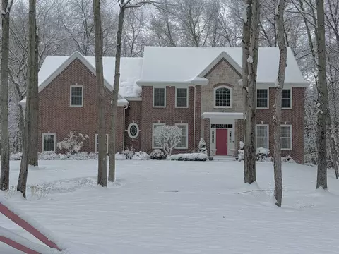 2384 E Cardinal, Midland, MI 48642