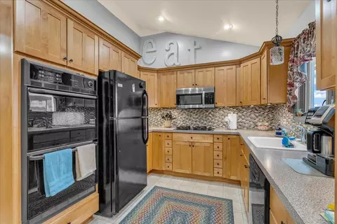 Kitchen - 7261 Bluebill, Algonac, MI 48001 photo 2 of 3