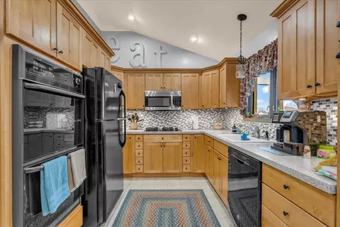 Kitchen - 7261 Bluebill, Algonac, MI 48001 photo 3 of 3