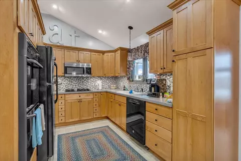 Kitchen - 7261 Bluebill, Algonac, MI 48001 photo 1 of 3
