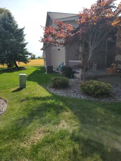 557 Hampton Lk, Essexville, MI 48732