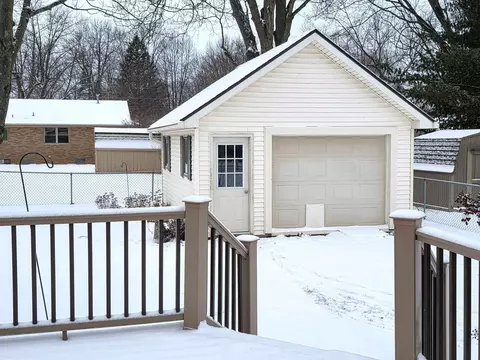 819 Meadow, Davison, MI 48423 photo 2