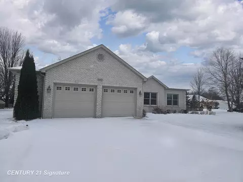 6893 Wild Pine Cir, Saginaw, MI 48603