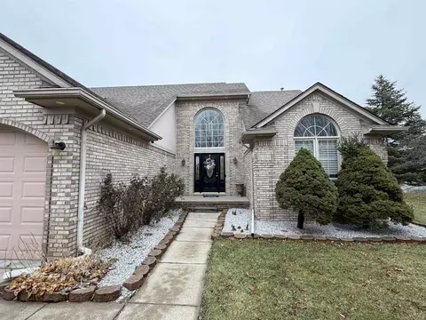 47040 W Wayford Dr, Shelby Township, MI 48315