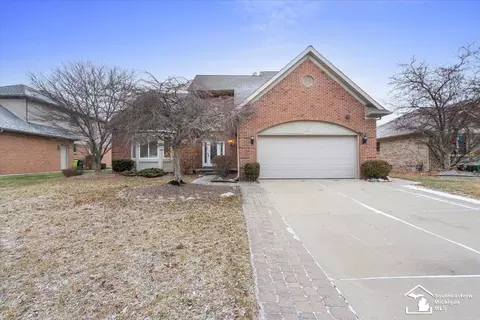 27196 Hawthorne, Flat Rock, MI 48134