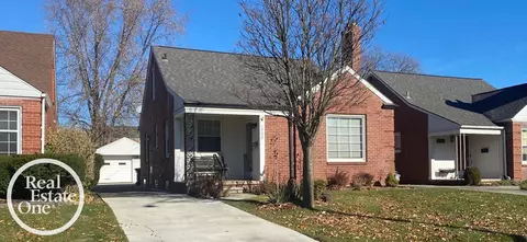 1992 Lennon, Grosse Pointe Woods, MI 48236