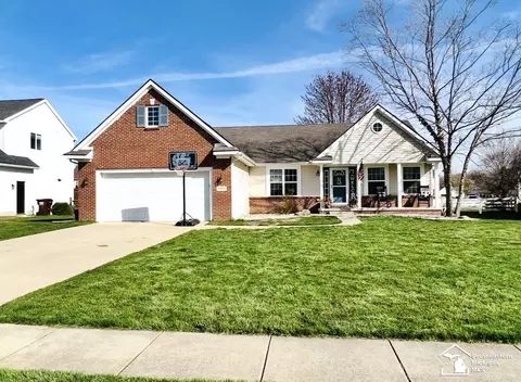 959 Plum Grv, Monroe, MI 48161