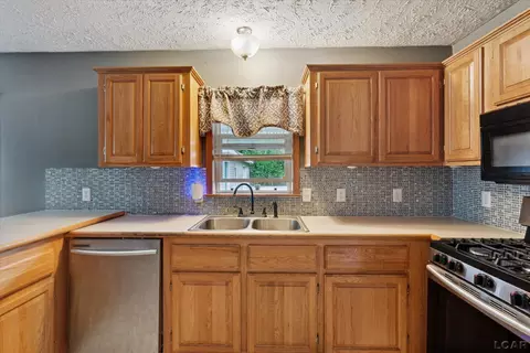 Kitchen - 11791 Bradley, Jerome, MI 49249 photo 2 of 3