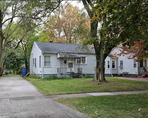 21441 Atlantic, Warren, MI 48091