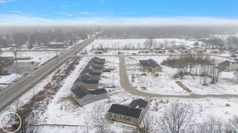 4402 Maple Leaf UNIT 29, Flint, MI 48506 photo 7