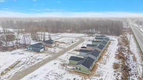 4402 Maple Leaf UNIT 29, Flint, MI 48506 photo 2
