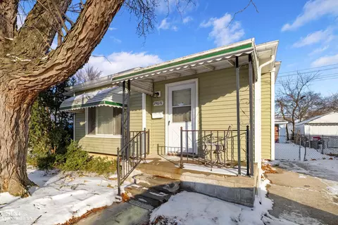 24676 Lambrecht, Eastpointe, MI 48021