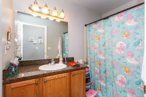 Bath - 52196 Naugatuck, Macomb, MI 48042 photo 3 of 4