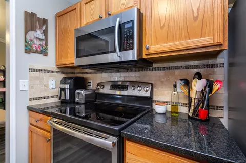 Kitchen - 52196 Naugatuck, Macomb, MI 48042 photo 4 of 4