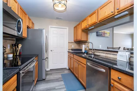 Kitchen - 52196 Naugatuck, Macomb, MI 48042 photo 2 of 4
