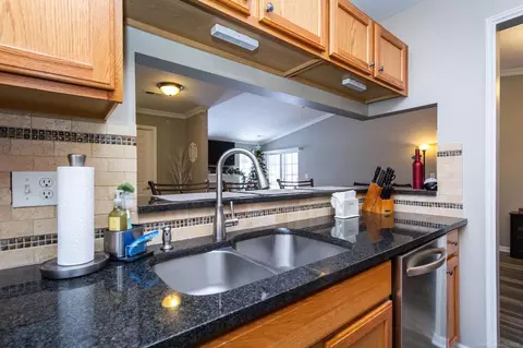 Kitchen - 52196 Naugatuck, Macomb, MI 48042 photo 3 of 4