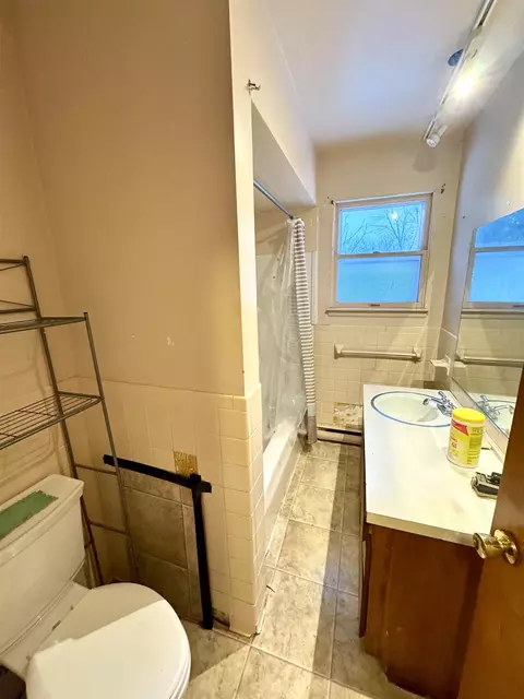 Bath - 214 E 6th St, Pinconning, MI 48650 photo 1 of 1