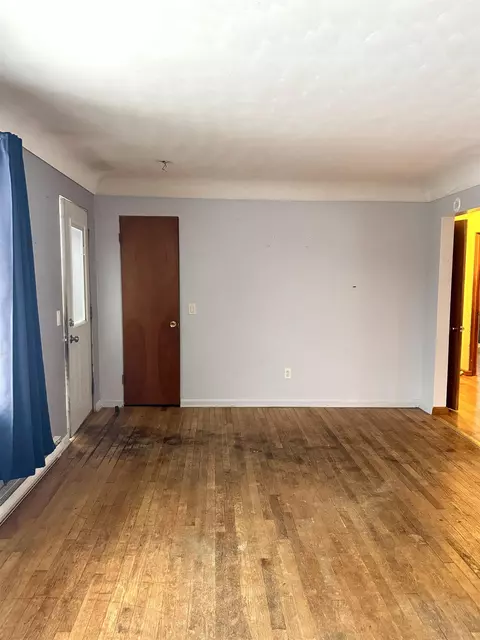 Living - 214 E 6th St, Pinconning, MI 48650 photo 2 of 2