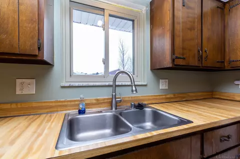 Kitchen - 77177 Omo, Armada, MI 48005 photo 3 of 4