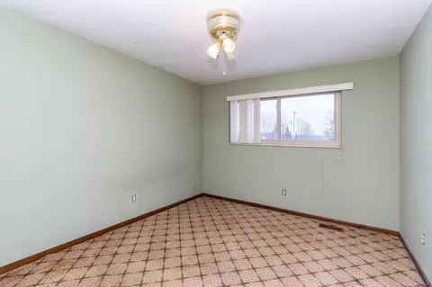Bedroom - 77177 Omo, Armada, MI 48005 photo 5 of 7